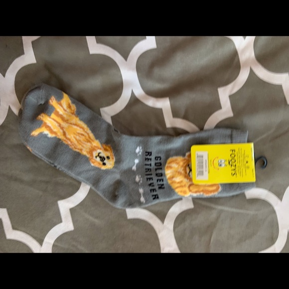 🦩NWT Foozies Golden Retriever socks with gray background - Picture 2 of 5
